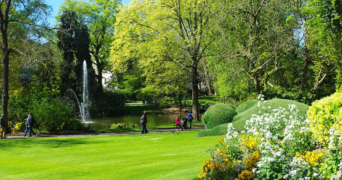 Camping Du Vieux Château : Jardin Des Plantes Nantes