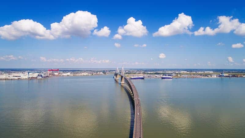 Pont de Saint-Nazaire vu du ciel, près du camping