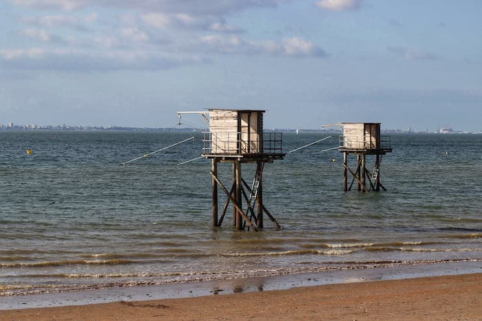 Cabanes de pêcheurs à Tharon plage près du camping du Vieux Château