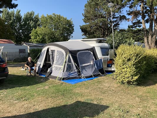 Emplacement de tente au camping du vieux château