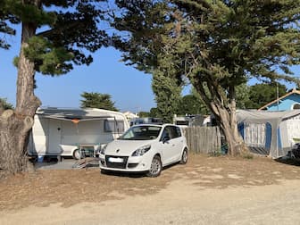 Emplacement pour caravane au camping 3 étoiles à Tharon plage