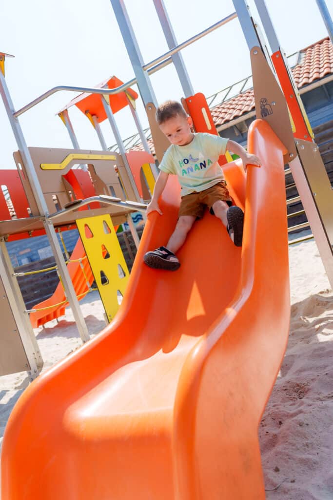 Camping Du Vieux Château : Aire De Jeux
