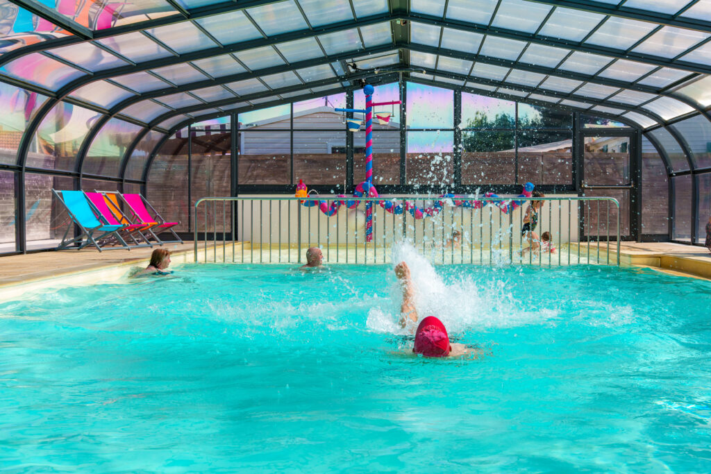 Camping Du Vieux Château : Piscine