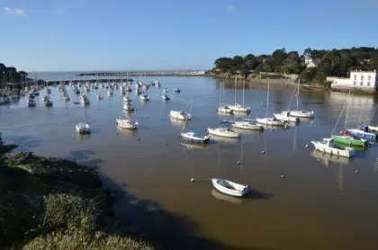 Jade coast hiking 2 AdobeStock 189883619