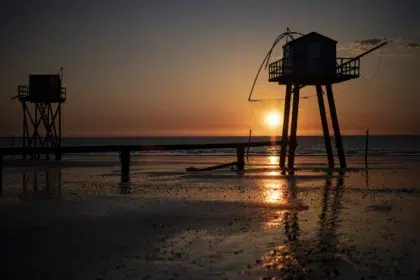 Tharon beach 2 AdobeStock 501935223